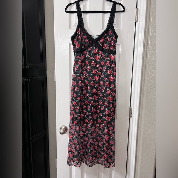 Almost Famous Dresses & Skirts - Almost Famous Black and Red Floral Dress XL